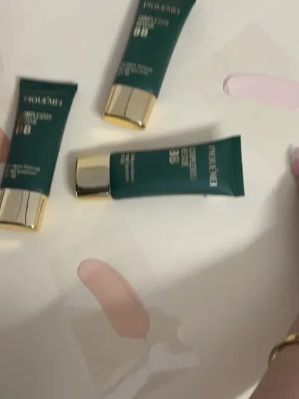 The tabletop setup for the PiqueMei BB cream swatch flatlay.