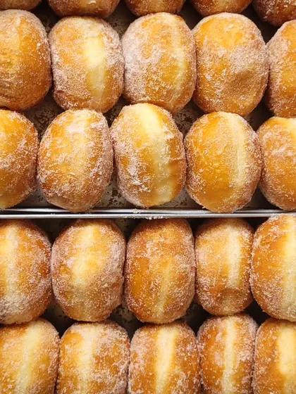 Just look at that beautiful golden ring. This is the sign of a perfectly proofed and fried bombolini. Each one is rolled in sugar while still warm before being filled with our delicious custards and creams.