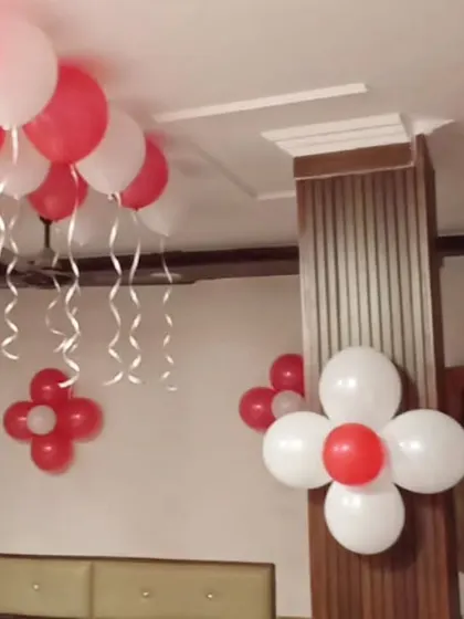 Simple balloon flowers on the wall are a great way to add a little extra detail to the room decor.