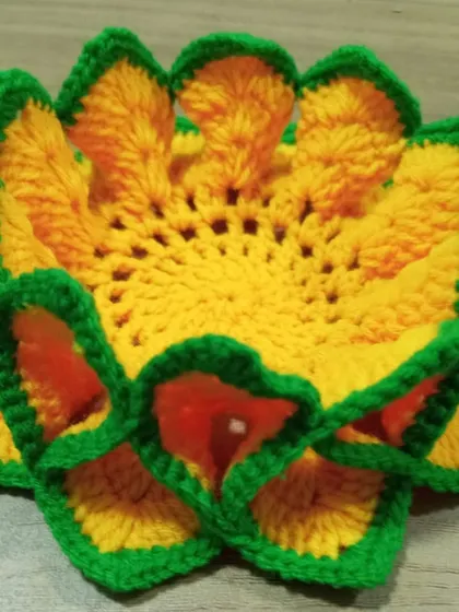 Here is the lotus coaster in a sunny yellow and green combination. The design is inspired by nature and perfect for festive occasions.