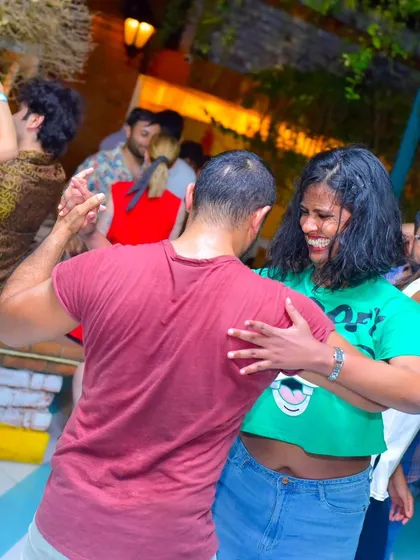 So much laughter and fun packed into one dance. This is the kind of energy that makes you forget all your weekly stress.