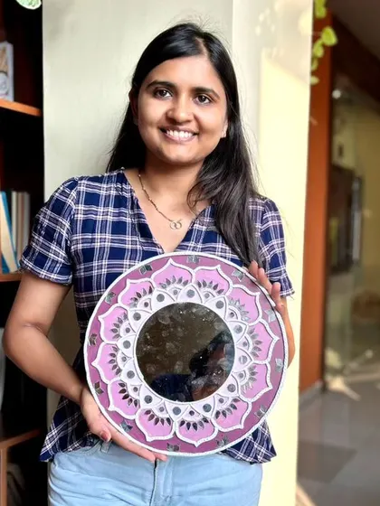 A smiling participant with her lovely pink and purple Lippan art mirror.