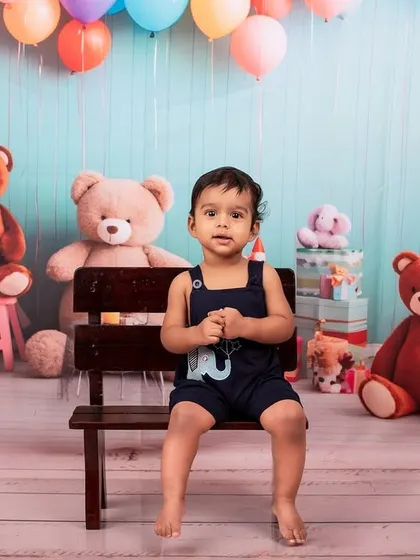 A full view of the teddy bear-themed first birthday setup. I arrange every detail to create a whimsical and picture perfect setting.