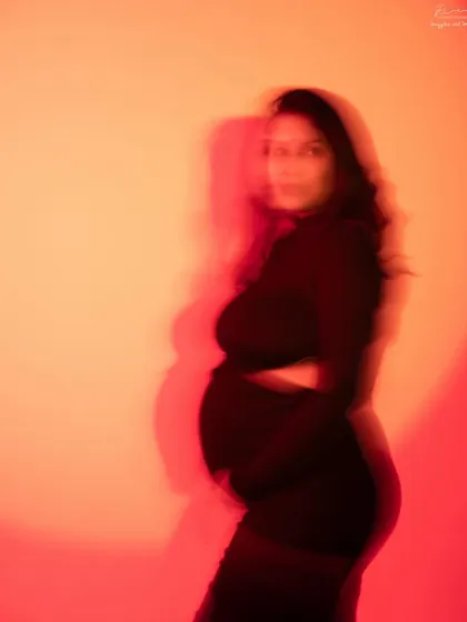 Another take on the motion-blur technique with warm red and orange tones. The result is an abstract and artistic portrait full of energy and life.
