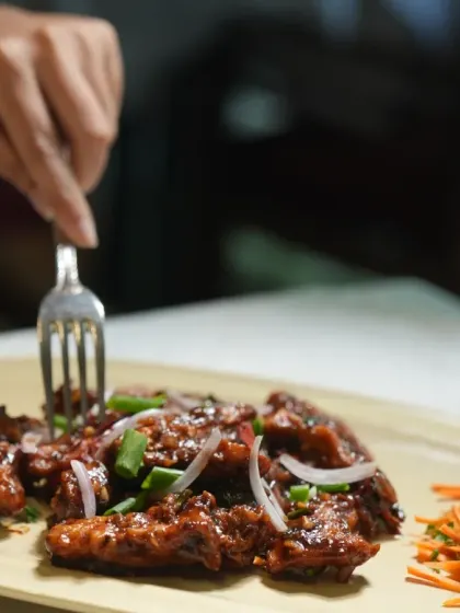 Savour the bold and aromatic flavours of Chicken in Hanan Sauce. A perfect blend of tender chicken and a spicy, tangy sauce that will leave you craving more.