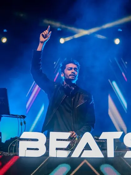 Another shot behind the BEATS console, signaling to the crowd.