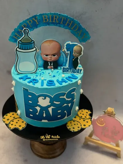 Who's the boss? This Boss Baby themed cake is perfect for a first birthday celebration, featuring edible characters and logos from the popular movie.