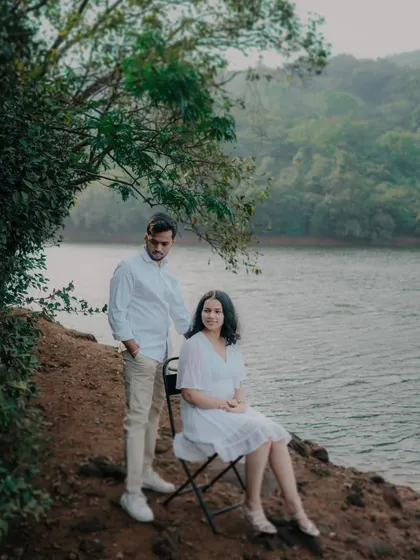 A classic portrait by the water. The lush greenery and calm lake provide a peaceful and beautiful setting for this couple's pre-wedding shoot.
