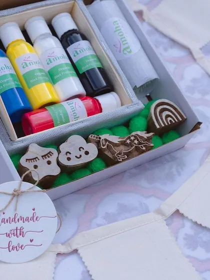Bring a little magic into your day with our Unicorn and Rainbow DIY kit. This set is perfect for creating enchanting buntings for a birthday party or just for fun. It includes four whimsical blocks and our vibrant, non toxic paints that are completely safe for kids.