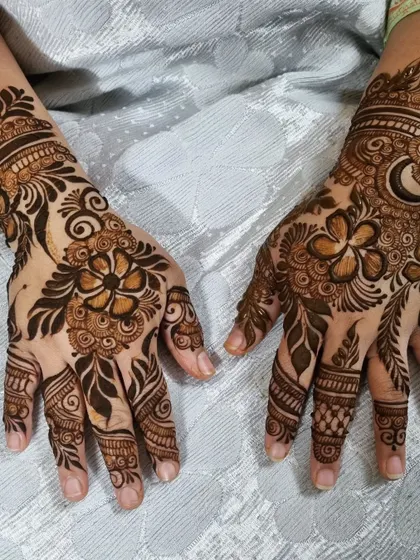 A beautiful floral and paisley design with a crescent moon detail. This style is a wonderful example of modern Arabic henna, perfect for any celebration.