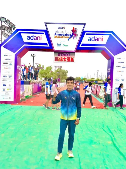 Our athlete Aftab at the finish line of the Ahmedabad Marathon. A lightning-fast 1:10 half marathon time is incredibly difficult to achieve.