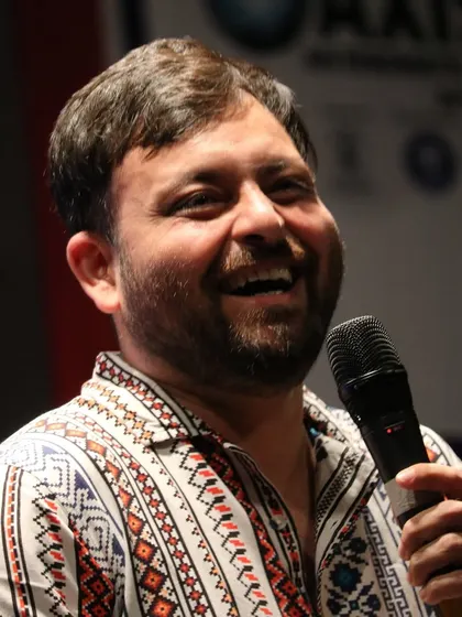 A close-up of Devesh Dixit sharing a laugh with the audience at VNIT Nagpur.
