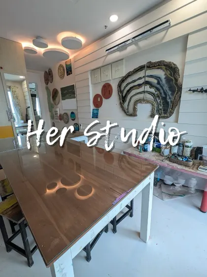 A photo of my studio, the creative space where colors meet calm and every artwork begins its story.