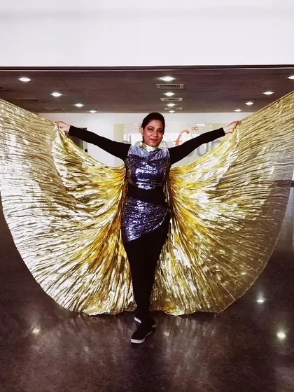 We love using props to add that extra 'wow' factor to a performance. These golden belly wings create a stunning visual effect on stage, perfect for making any event choreography unforgettable.