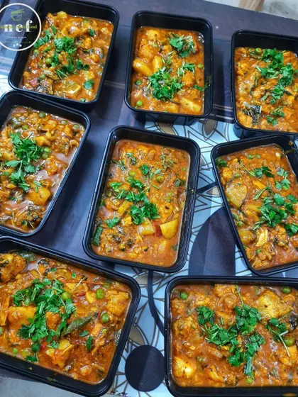 More trays of my 'Sareng thongba' ready to be delivered. The fresh green coriander on top adds a burst of freshness.