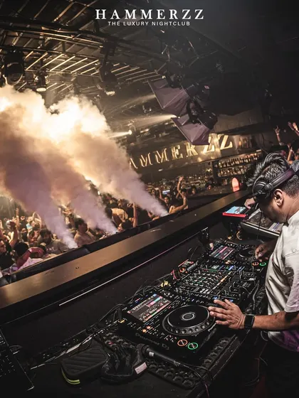 Another angle of the madness at Hammerzz. The CO2 jets are a key part of my set, adding a physical rush to the biggest moments of the night.