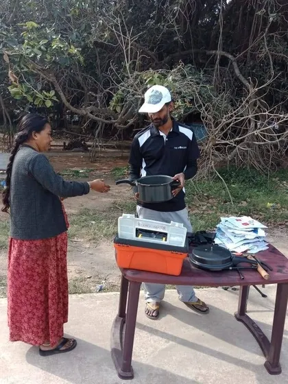 Our mentor Hamsa, who started her own community repair initiative, helps a neighbor. Her story is a testament to the ripple effect of our workshops.