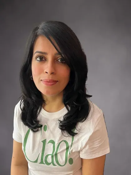 Jyoti's medium-length hair looks chic and effortless.