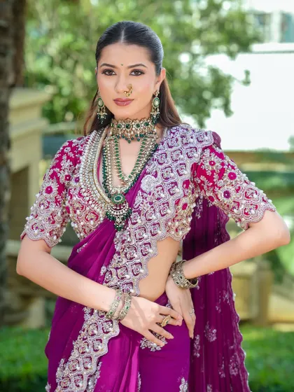 A powerful pose from my modern Navari bride. The makeup is kept elegant and clean to let the stunning outfit and jewelry make a statement.