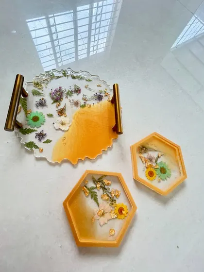 A gorgeous resin tray and coaster set made with preserved flowers and a touch of gold leaf.