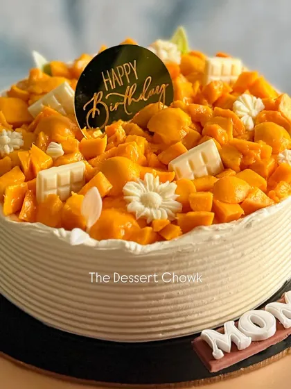 Another beautiful Mango Maharaja cake, this time for a mom's birthday. The cake is topped with fresh mangoes and white chocolate pieces.
