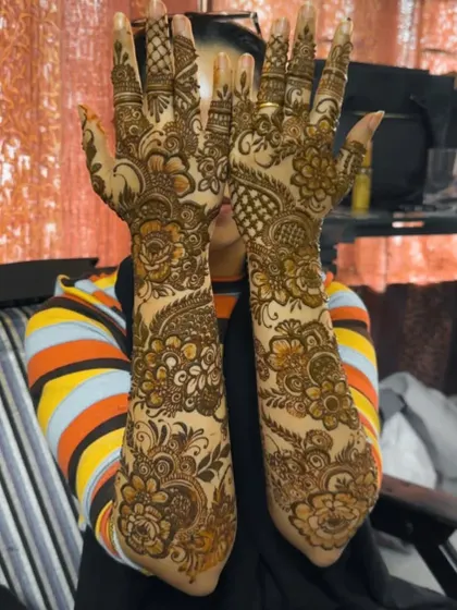 A full floral bridal design that is both bold and beautiful. The large flowers make a statement, while the intricate fills add depth and detail.
