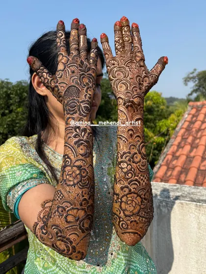 This is an example of my signature full-arm floral mehendi. I love creating dense, intricate patterns with elements like roses, paisleys, and detailed fillers to give you a rich and traditional look for any celebration.