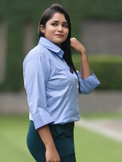 A more casual look for the daytime sessions of the Mehta Cosmetic event. I adapt my attire to match the tone of each segment.