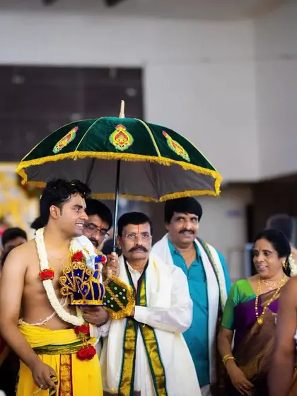 The groom's grand entrance, or Kashi Yatra, a significant ritual in many South Indian weddings. We know the importance of these traditions and capture them beautifully.