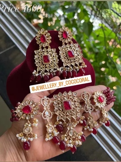 This delicate ruby red choker set is perfect for a party or a pre-wedding function. The rental set includes the choker, matching earrings, and a bracelet.