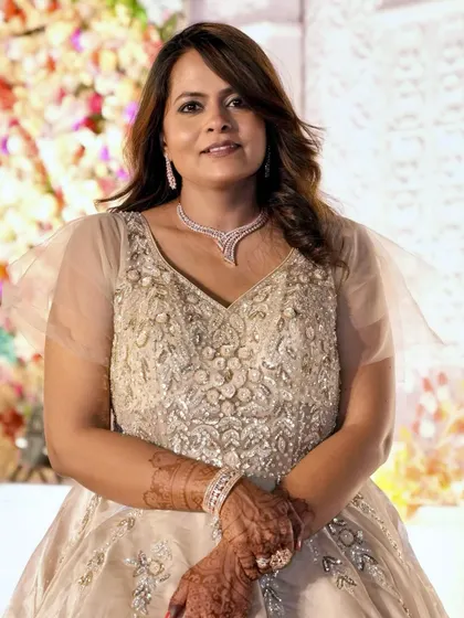 It’s not just about the bride. I also love creating looks for the bride's family. Here is a soft, classy glam I did for the sister of the bride, ensuring she looked radiant and felt her best.