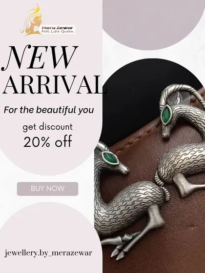 The same goat-shaped stud design, here with a green gemstone eye. These earrings are crafted to be timeless pieces that add an element of surprise to your outfit.