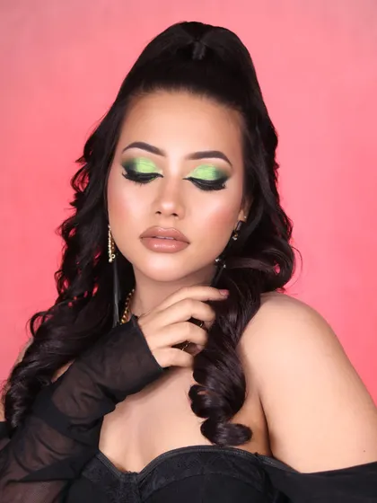 A close-up on the eyes, showing the beautiful gradient of green and black, topped with a stunning glitter.