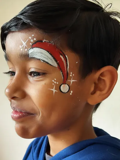 A simple and sparkly Santa hat. It's a quick and easy design that instantly says 'Christmas'.