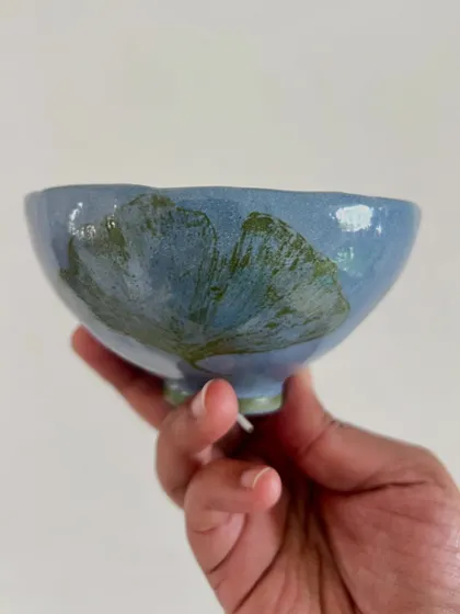 A lovely blue bowl with delicate ginkgo leaf patterns, made by a student in my nature-inspired workshop.