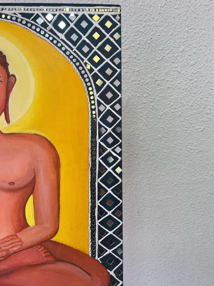 A detailed shot of the corner of the Mahavir Swami painting, highlighting the intricate Lippan and Mandala-inspired border. The small mirrors catch the light, adding a dynamic element to the piece.