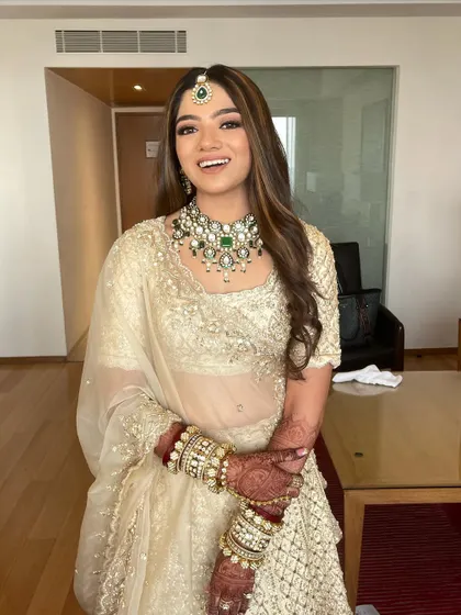 A happy and confident bride. Mahek's smile shows how comfortable and beautiful she feels in her minimal and elegant bridal makeup.