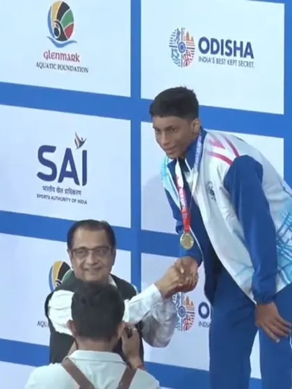 Sharan S receiving his gold medal at the Junior Nationals.