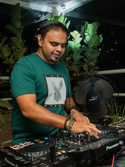 A quiet moment of focus at the decks before the night kicks into high gear.