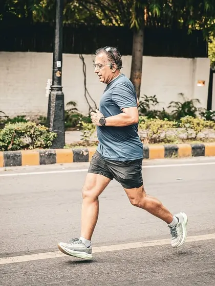 An experienced runner from our group demonstrating excellent running form during a long run.