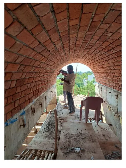 The brick vault acts as a tunnel of light, framing the view of the landscape at its end while providing thermal insulation.