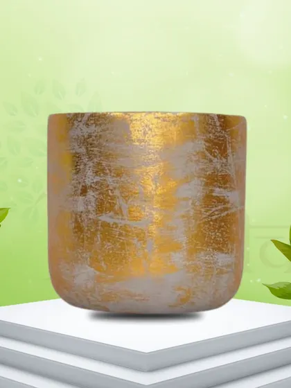 This 6-inch Foiling Terracotta Pot has a unique, rustic-glam finish. The hand-painted gold foiling gives it a luxurious and textured look that is very eye-catching.