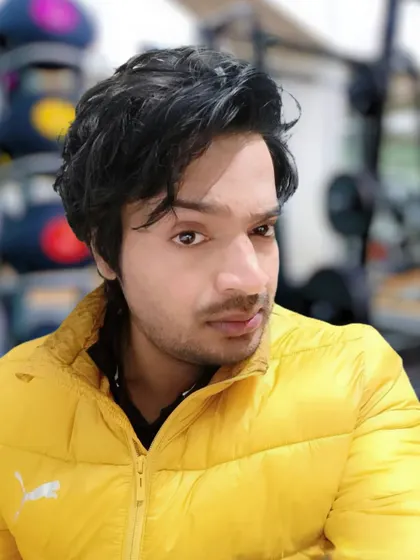 A good morning selfie from the gym. Starting the day with a training session sets a positive tone.