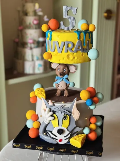 The chase is on! This playful Tom & Jerry inspired cake features a gravity-defying top tier and is all about mischief, fun, and lots of flavor for a classic cartoon lover.