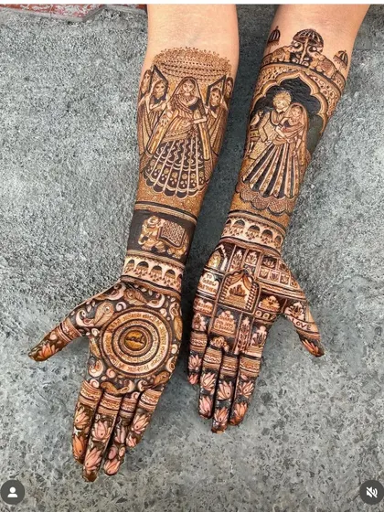This intricate design tells the story of a wedding, with a 'saat phere' (seven vows) scene on one arm and a 'varmala' (garland exchange) on the other.