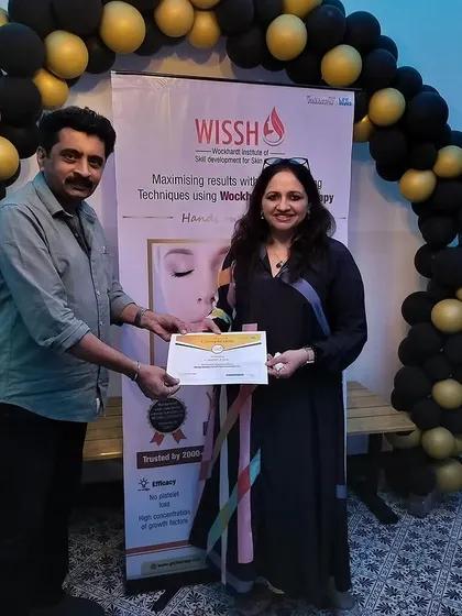 Another proud moment awarding a certificate at the Wockhardt Institute workshop. Sharing knowledge on facial anatomy and injection techniques is key to ensuring safe and effective patient outcomes.