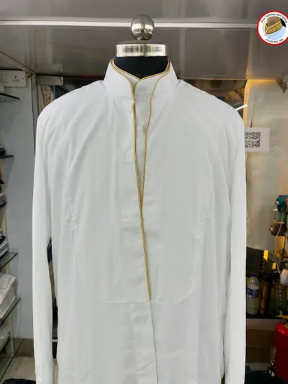 This white saya features a golden piping, which gives it a slightly more formal and elegant appearance compared to colored piping.