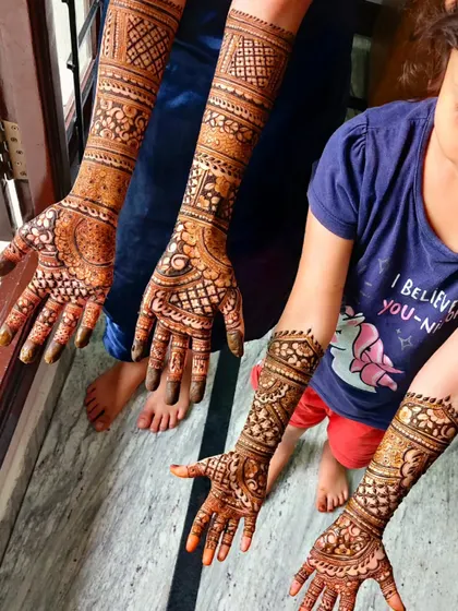 Henna for these cute sisters for their cousin's wedding. It's always a joy to do henna for the whole family.