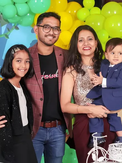 A lovely family photo at a jungle-themed first birthday party. We make sure to get beautiful portraits of the whole family to commemorate the special milestone.