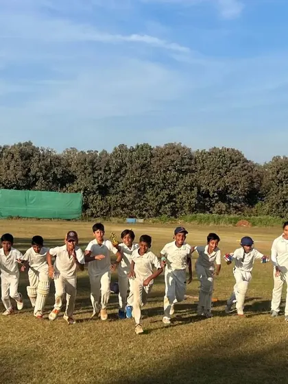 Warming up is key to performance and injury prevention. Our players start their session with running drills to build stamina and get ready for action.